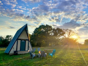 Spacious Cabin Retreat in Gallatin, Tennessee – Pet-Friendly Stay with Fire Pit & Country Breakfast Near Nashville - glamping.directory