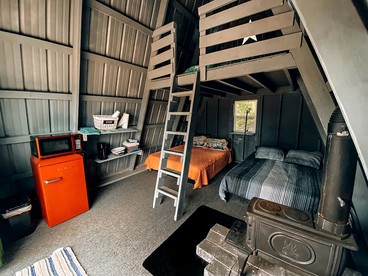 Spacious Cabin Retreat in Gallatin, Tennessee – Pet-Friendly Stay with Fire Pit & Country Breakfast Near Nashville - Lebanon, Tennessee - glamping.directory