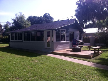 Comfortable Lakefront Cottage Rental near Ocala National Forest, Florida - glamping.directory