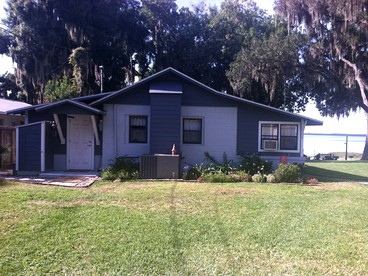 Comfortable Lakefront Cottage Rental near Ocala National Forest, Florida - Ocklawaha, Florida - glamping.directory