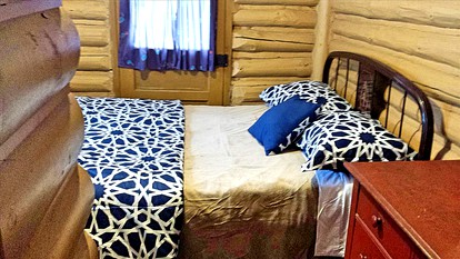 Spacious Family-Friendly Log Cabin with Lake Views near Cadillac, Michigan - Wellston, Michigan - glamping.directory