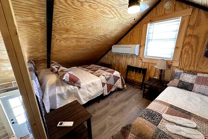 Remarkable Cabin with Fire Pit and Jacuzzi in Indiana - Birdseye, Indiana - glamping.directory