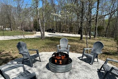 Remarkable Cabin with Fire Pit and Jacuzzi in Indiana - Birdseye, Indiana - glamping.directory
