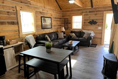 Remarkable Cabin with Fire Pit and Jacuzzi in Indiana - Birdseye, Indiana - glamping.directory