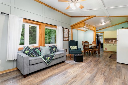 Tranquil Hocking Hills Cottage at Old Mans Cave Perfect for a Pet-Friendly Getaway with Private Outdoor Jacuzzi - Logan, Ohio - glamping.directory