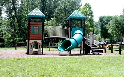Deluxe Log Cabins Offer Family Fun near Six Flags, St. Louis - Eureka, Missouri - glamping.directory
