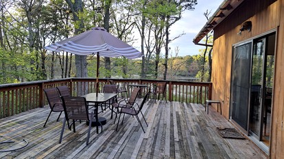 Pondside Vacation Rental with Deck and Private Beach Access in Cape Cod, Massachusetts - South Orleans, Massachusetts - glamping.directory