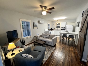 Renovated Waterfront Cottages Ideal for Families or Groups in Louisiana - Lafayette, Louisiana - glamping.directory