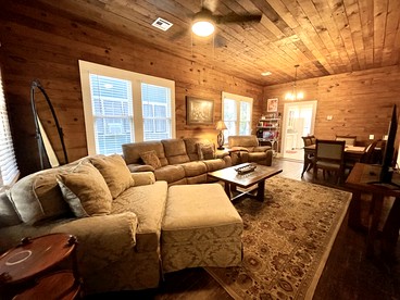 Renovated Waterfront Cottages Ideal for Families or Groups in Louisiana - Lafayette, Louisiana - glamping.directory