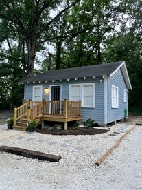 Renovated Waterfront Cottages Ideal for Families or Groups in Louisiana - glamping.directory