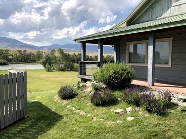 Wonderful River Cottage with Great Hiking Trails in Montana - Pray, Montana - glamping.directory