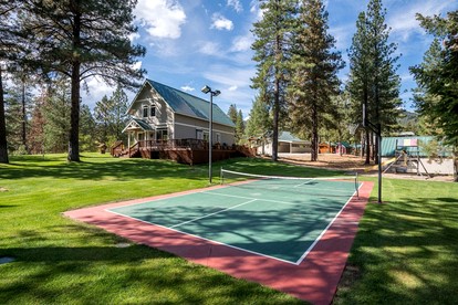 Renovated Modern Cabin with Private Tennis Court and Spa in Leavenworth, Washington - glamping.directory