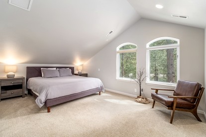 Renovated Modern Cabin with Private Tennis Court and Spa in Leavenworth, Washington - Leavenworth, Washington - glamping.directory