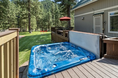 Renovated Modern Cabin with Private Tennis Court and Spa in Leavenworth, Washington - Leavenworth, Washington - glamping.directory
