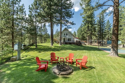 Renovated Modern Cabin with Private Tennis Court and Spa in Leavenworth, Washington - Leavenworth, Washington - glamping.directory