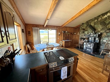Charming Riverfront Guest House with Deck Overlooking Madison River, Near Ennis, Montana - Ennis, Montana - glamping.directory