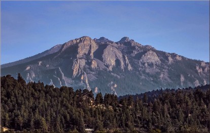 Quaint Cottage with BBQ in Colorado - Estes Park, Colorado - glamping.directory
