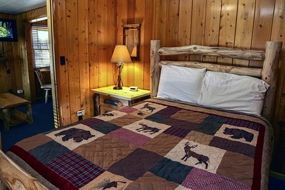 Quaint Cottage with BBQ in Colorado - Estes Park, Colorado - glamping.directory