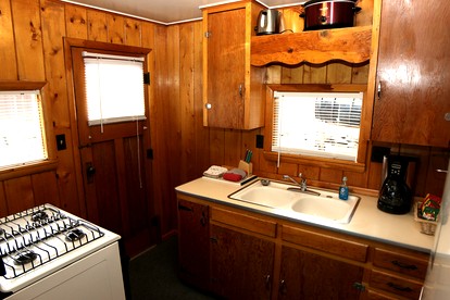 Quaint Cottage with BBQ in Colorado - Estes Park, Colorado - glamping.directory