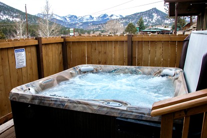 Quaint Cottage with BBQ in Colorado - Estes Park, Colorado - glamping.directory
