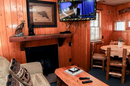 Quaint Cottage with BBQ in Colorado - Estes Park, Colorado - glamping.directory
