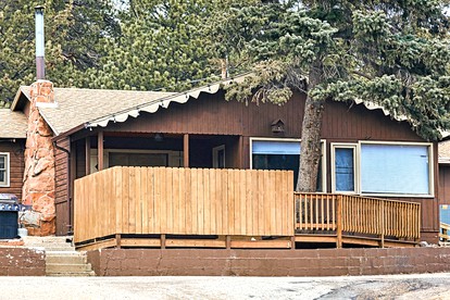 Quaint Cottage with BBQ in Colorado - Estes Park, Colorado - glamping.directory