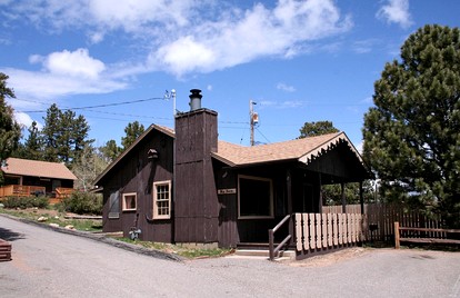 Quaint Cottage with BBQ in Colorado - glamping.directory