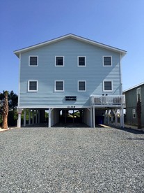 Cozy Comfortable Cottage with Lovely Ocean Views in Holden Beach, North Carolina - Holden Beach, North Carolina - glamping.directory