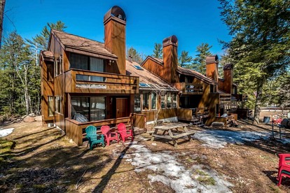 Family or Group Rental Ideal for Winter Sports in New Hampshire - Bartlett, New Hampshire - glamping.directory