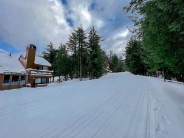 Family or Group Rental Ideal for Winter Sports in New Hampshire - glamping.directory