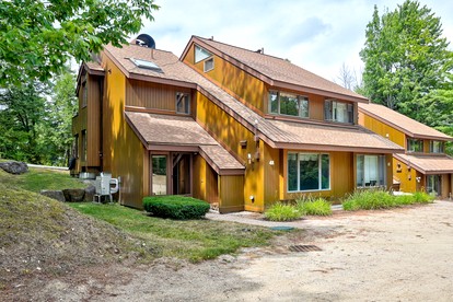 Family or Group Rental Ideal for Winter Sports in New Hampshire - Bartlett, New Hampshire - glamping.directory