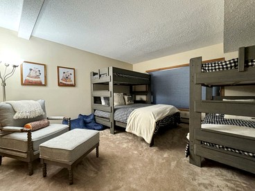 Family or Group Rental Ideal for Winter Sports in New Hampshire - Bartlett, New Hampshire - glamping.directory