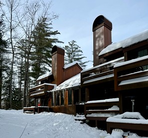 Family or Group Rental Ideal for Winter Sports in New Hampshire - Bartlett, New Hampshire - glamping.directory