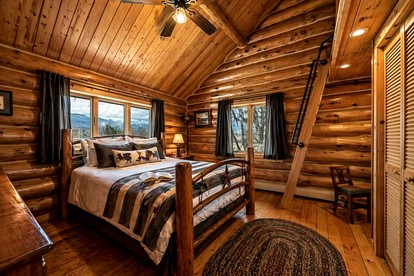 Classic Log Cabin Hideaway with Loft, Balcony & Fireplace in Buffalo, Wyoming - Buffalo, Wyoming - glamping.directory