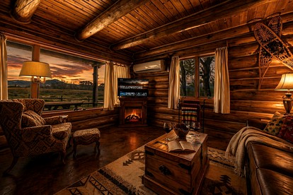 Classic Log Cabin Hideaway with Loft, Balcony & Fireplace in Buffalo, Wyoming - Buffalo, Wyoming - glamping.directory