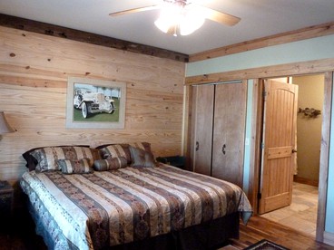 Cozy Cabin Rental near Water on Lake Shore Island in Guntersville, Alabama - Guntersville, Alabama - glamping.directory