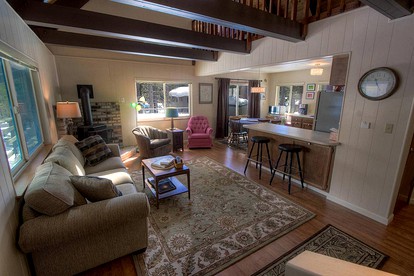 Cozy Mountain Cabin Perfect for Families and Hiking Trails in South Lake Tahoe, California - South Lake Tahoe, California - glamping.directory