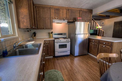 Cozy Mountain Cabin Perfect for Families and Hiking Trails in South Lake Tahoe, California - South Lake Tahoe, California - glamping.directory