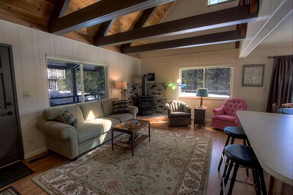 Cozy Mountain Cabin Perfect for Families and Hiking Trails in South Lake Tahoe, California - South Lake Tahoe, California - glamping.directory