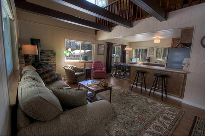 Cozy Mountain Cabin Perfect for Families and Hiking Trails in South Lake Tahoe, California - South Lake Tahoe, California - glamping.directory