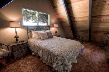 Cozy Mountain Cabin Perfect for Families and Hiking Trails in South Lake Tahoe, California - South Lake Tahoe, California - glamping.directory