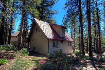 Cozy Mountain Cabin Perfect for Families and Hiking Trails in South Lake Tahoe, California - glamping.directory