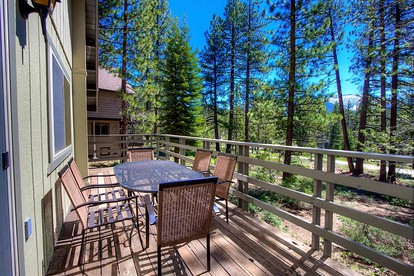 Cozy Mountain Cabin Perfect for Families and Hiking Trails in South Lake Tahoe, California - South Lake Tahoe, California - glamping.directory