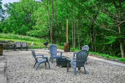 Charming Cabin Rental near Wineries and Hiking Trails in Afton, Virginia - Afton, Virginia - glamping.directory