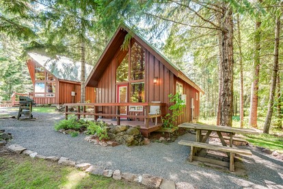 Cozy Cabin Rental with Amazing Hiking and Skiing in the Cascades, Washington - glamping.directory