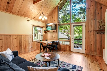 Cozy Cabin Rental with Amazing Hiking and Skiing in the Cascades, Washington - Trout Lake, Washington - glamping.directory