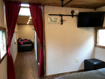 Glamping Caboose Rental Perfect for Families near Clyde, North Carolina - Clyde, North Carolina - glamping.directory