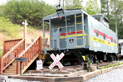 Glamping Caboose Rental Perfect for Families near Clyde, North Carolina - Clyde, North Carolina - glamping.directory