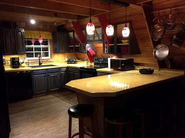 Rustic 18-Person Cabin Rental on Lake Sam Rayburn for Staycation near Houston - Broaddus, Texas - glamping.directory