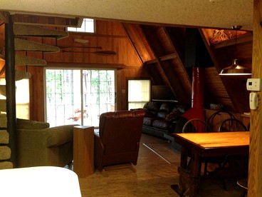 Rustic 18-Person Cabin Rental on Lake Sam Rayburn for Staycation near Houston - Broaddus, Texas - glamping.directory